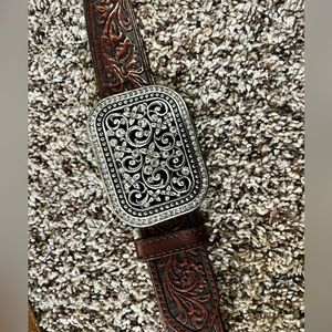 Women’s Ariat belt with silver buckle